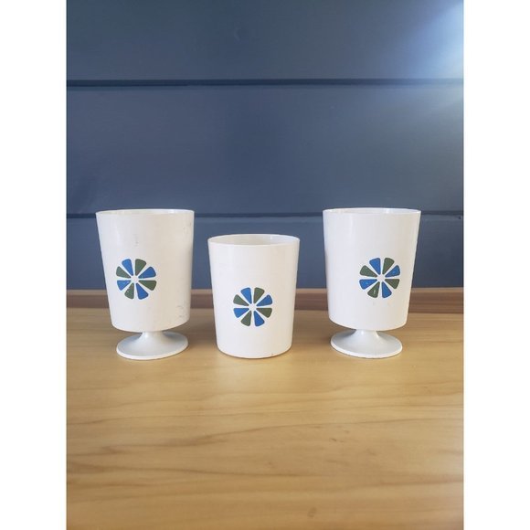 Mid Century Plastic Cups - Picture 1 of 4